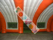 Großes weißes und orange aufblasbares Ereignis-Zelt PVCs für heraus Tür-Gebrauch