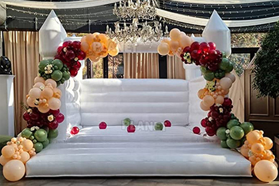 Weißes aufblasbares Hochzeitsschloss 13 Fuß x 11,5 Fuß x 10 Fuß Outdoor-Party-Hüpfburgen für Erwachsene
