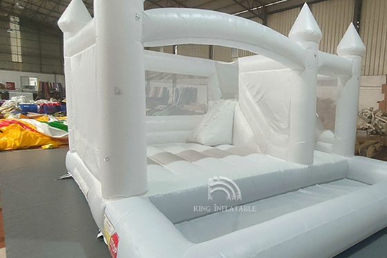 Schloss-Dia-Ball-Pit Combo Jumper Bouncy House-Hochzeitsfest-Dekorationen König-Inflatable White Bounce, die Bett springen