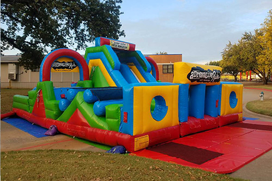 Aufblasbare Wipeout-Kurs-Hinterhof-Armee explodieren Bounner-Hindernislauf-Miete