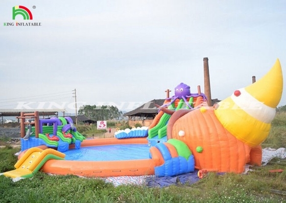 Aufblasbarer großer Wasserpark mit Wasserrutsche und Pool