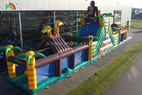Großer aufblasbarer Hindernisplatz im Freien mit Rutsche und Zaun Springen Sprungsport mit Trampolin und Rutsche