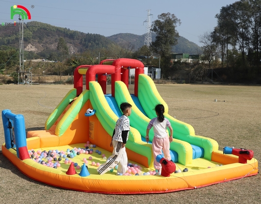 Aufblasbarer Aussteiger Combo-Sprunghaus Doppelspurige Aufblasbare Wasserrutsche mit Wasserpool Trampolin Schießen Net Basket Klettern