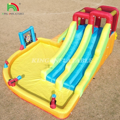 Aufblasbarer Aussteiger Combo-Sprunghaus Doppelspurige Aufblasbare Wasserrutsche mit Wasserpool Trampolin Schießen Net Basket Klettern