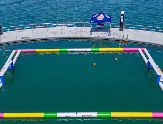 Aufblasbare Wassersport Spiele Aufblasbare Wasserpolospiel Fußball Feld Arena Court Aqua Aufblasbare Fußballplatz