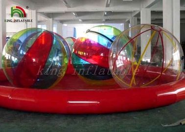 Aufblasbarer Mehrfarbenweg auf Wasser-Ball, Kinderlustige Sommer-Wasser-Pool-Spiele