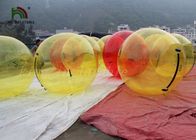 Gelber Ball-aufblasbarer Weg auf Wasser-Ball für Kinderunterhaltung